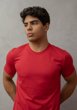 Carregar imagem no visualizador da galeria, CAMISETA GOLA REDONDA VERMELHA