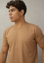Carregar imagem no visualizador da galeria, T-SHIRT LINHO EUPOREU CARAMELO