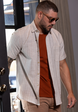 Carregar imagem no visualizador da galeria, CAMISA TRADICIONAL MAQUINETADO FIO 60 M/C