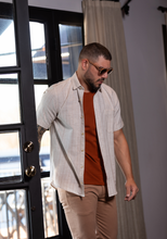 Carregar imagem no visualizador da galeria, CAMISA TRADICIONAL MAQUINETADO FIO 60 M/C