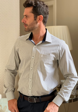 Carregar imagem no visualizador da galeria, CAMISA TRAD. LIST. FIO 60 M/L BUTTON DOWN
