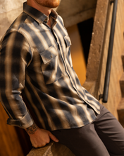 Carregar imagem no visualizador da galeria, CAMISA SLIM FLANELA XADREZ C/ BOLSO M/L
