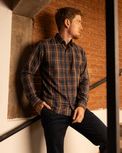 Carregar imagem no visualizador da galeria, CAMISA SLIM FLANELA XADREZ M/L
