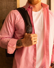 Carregar imagem no visualizador da galeria, CAMISA SLIM XADREZ FIO 80 LIARA M/L ROSA
