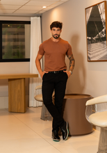 Carregar imagem no visualizador da galeria, CAMISETA MALHA CANELADA MARROM
