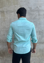 Carregar imagem no visualizador da galeria, CAMISA SLIM CHAMBRAY VERDE M/L
